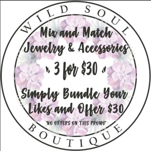 • Krista • Leaf Pendant Necklace - Picture 2 of 2